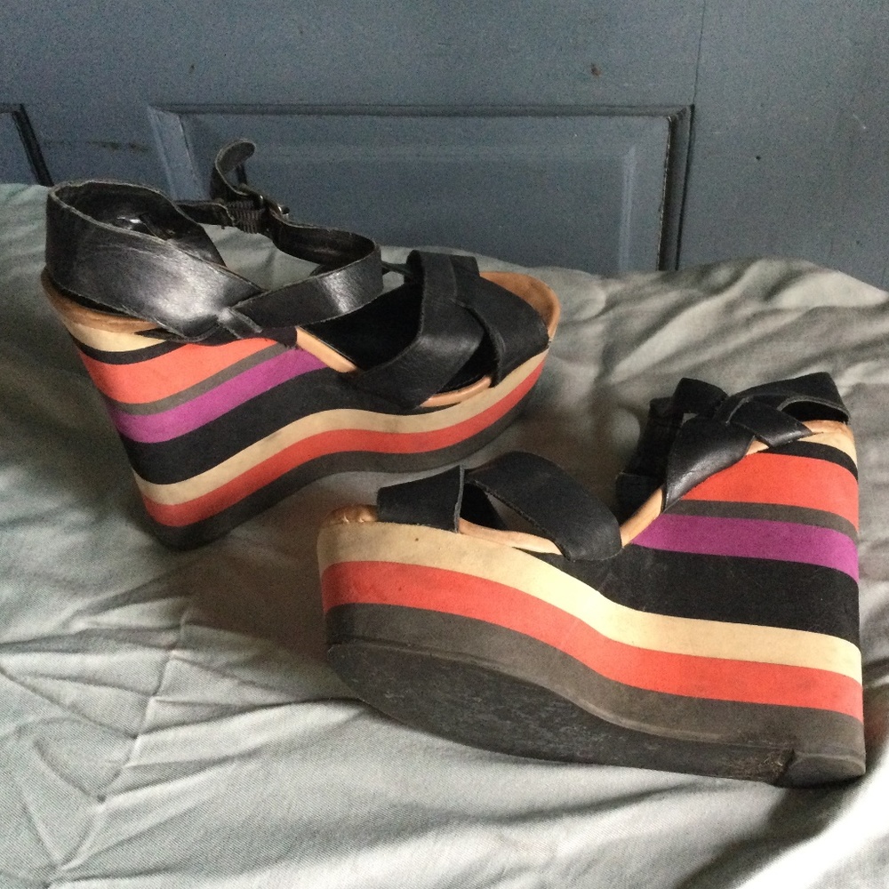 Steve Madden leather platform wedge sandals black with striped bottoms size 6m